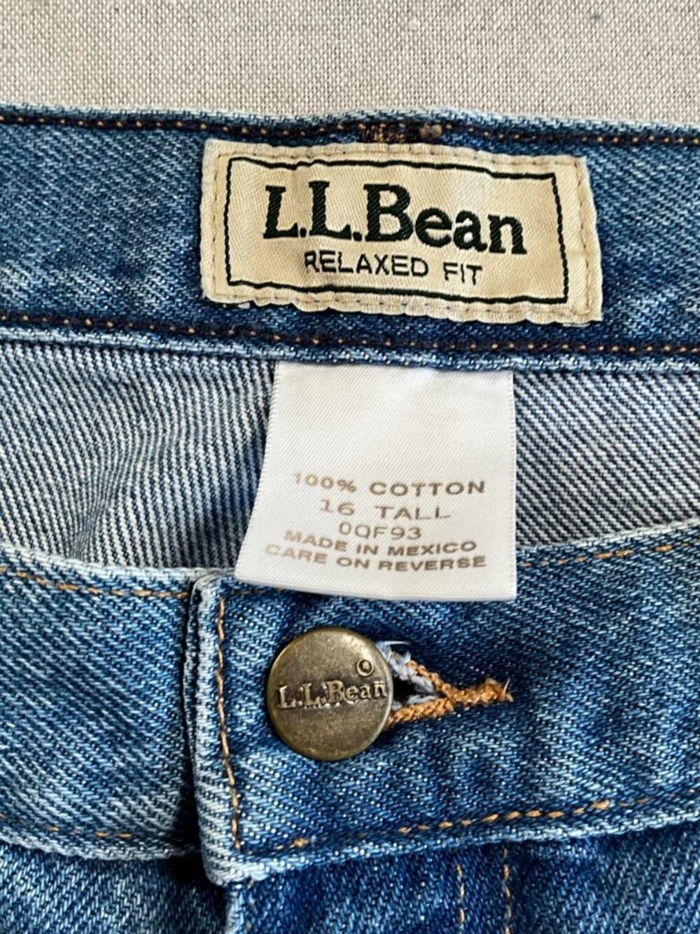Womens L.L.Bean 100% Cotton Light Wash Relaxed Fit Jeans (16 Tall) - Picture 3 of 8